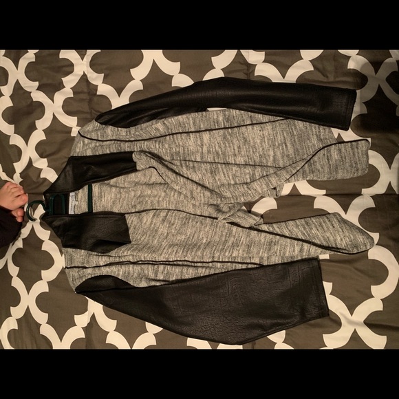 Top - Picture 5 of 8